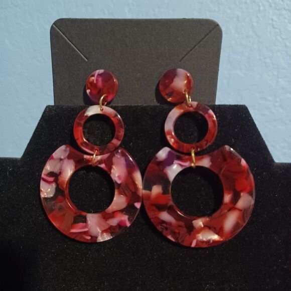 Multi-Toned Red & Pink Acrylic Circle Drop Earrings - Picture 1 of 1